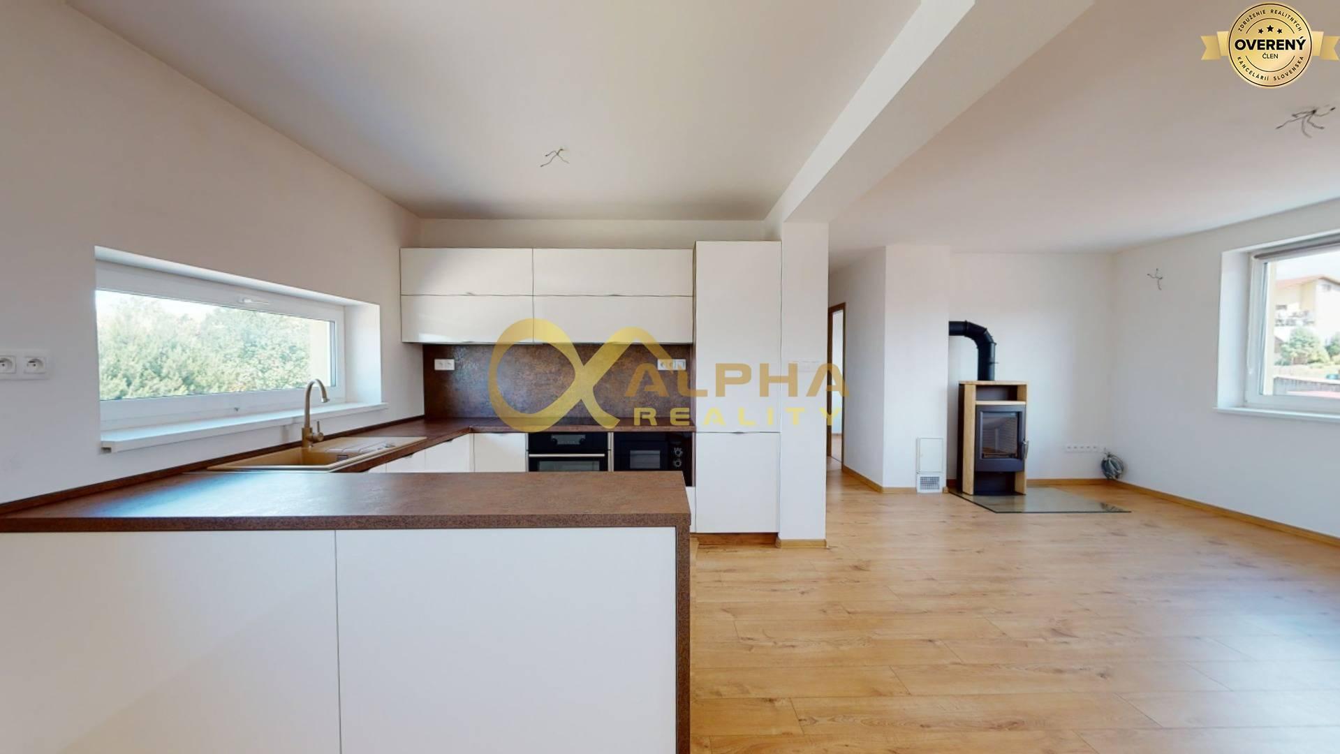 EXKLUZÍVNE Nadštandardný 4 izbový byt s balkónom, Odorín, okres SNV