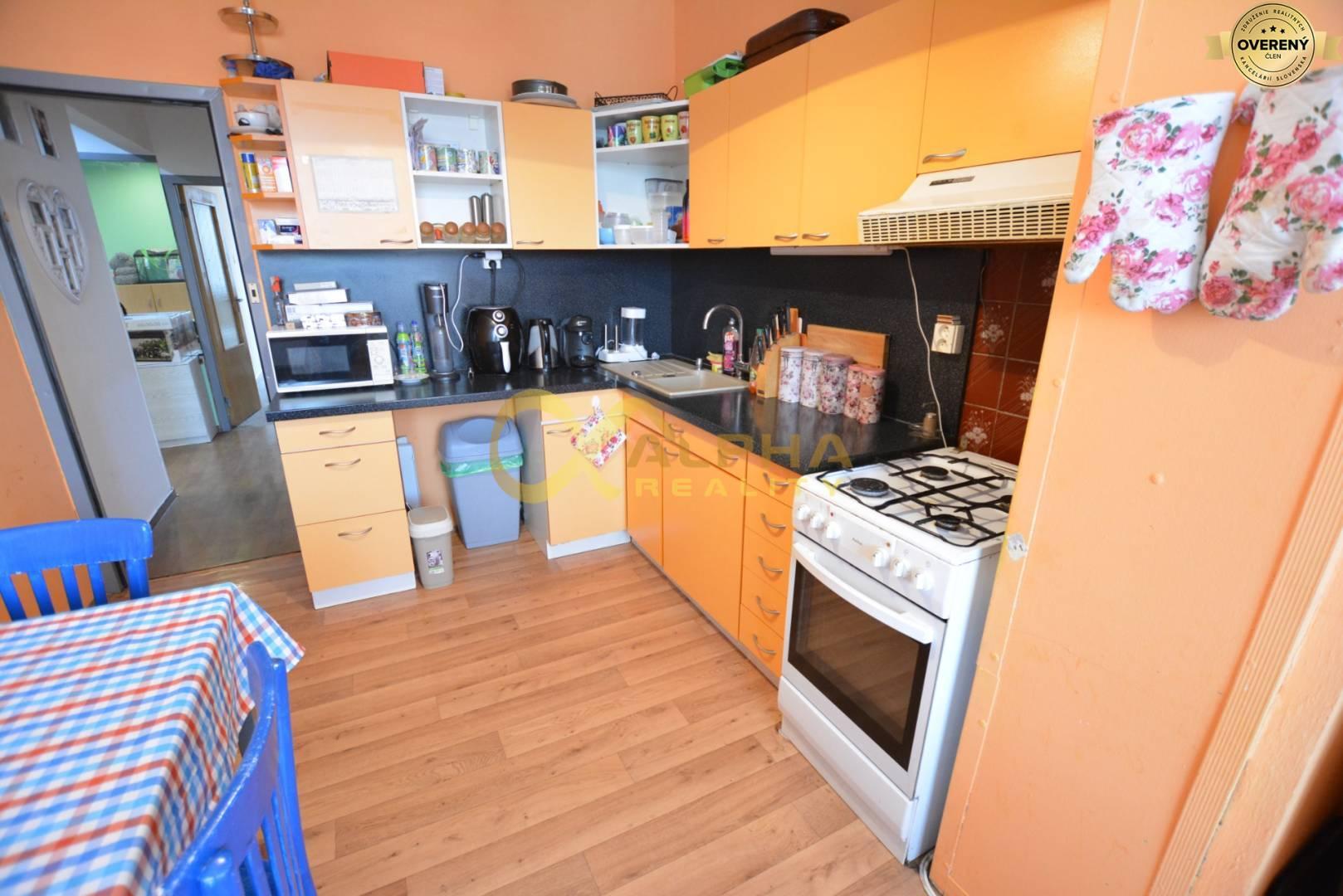 Exkluzívne: Prenájom 4 izbový byt s loggiou, sídl. Mier, Sp. Nová Ves