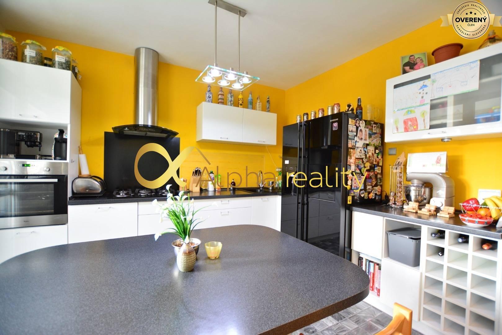 Prenájom: 4 izbový byt s loggiou, sídlisko Mier, Sp.N.Ves