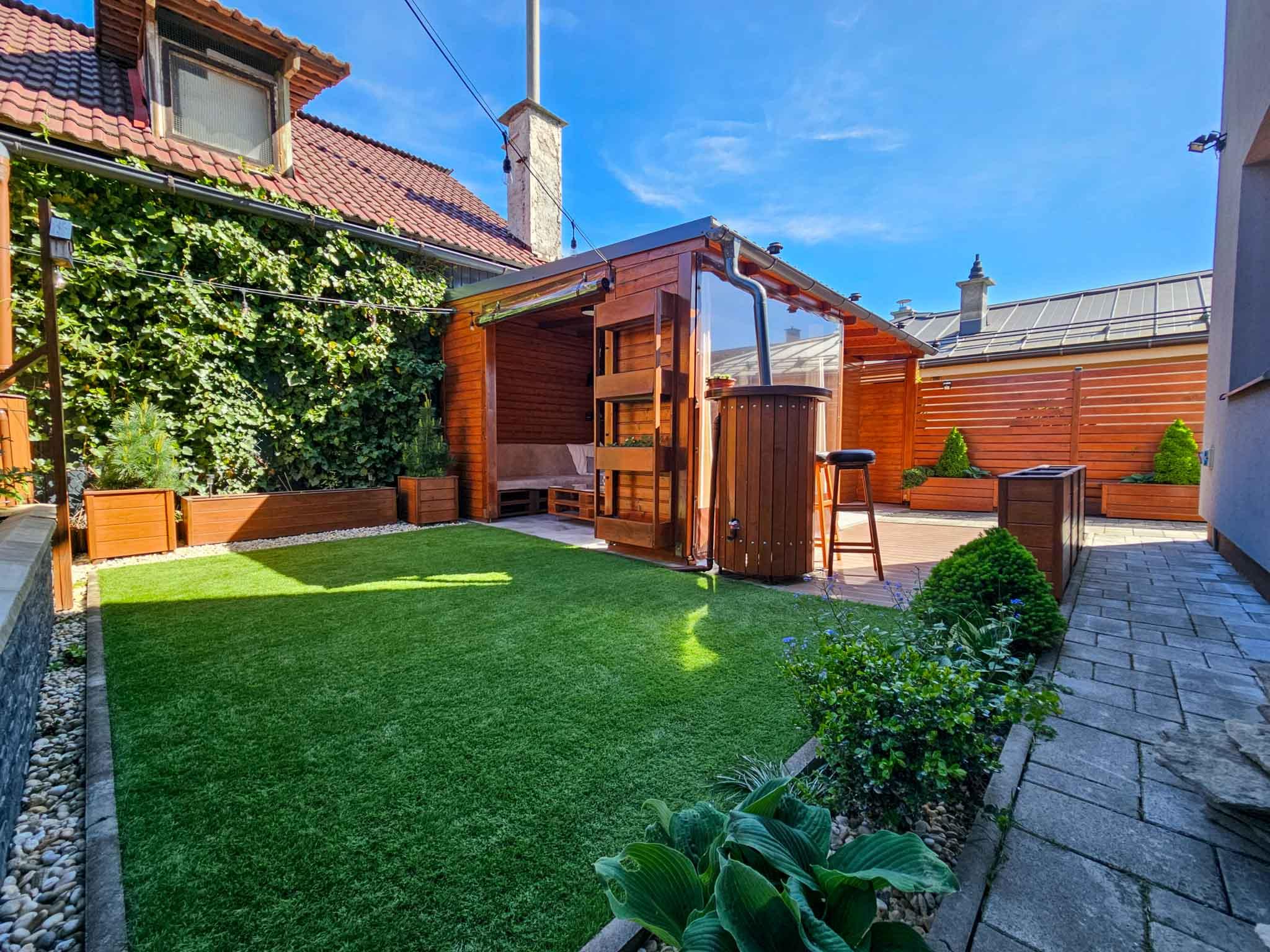 EXKLUZÍVNE nadštandardný 3i byt s terasou, garážou, altánom, Smižany