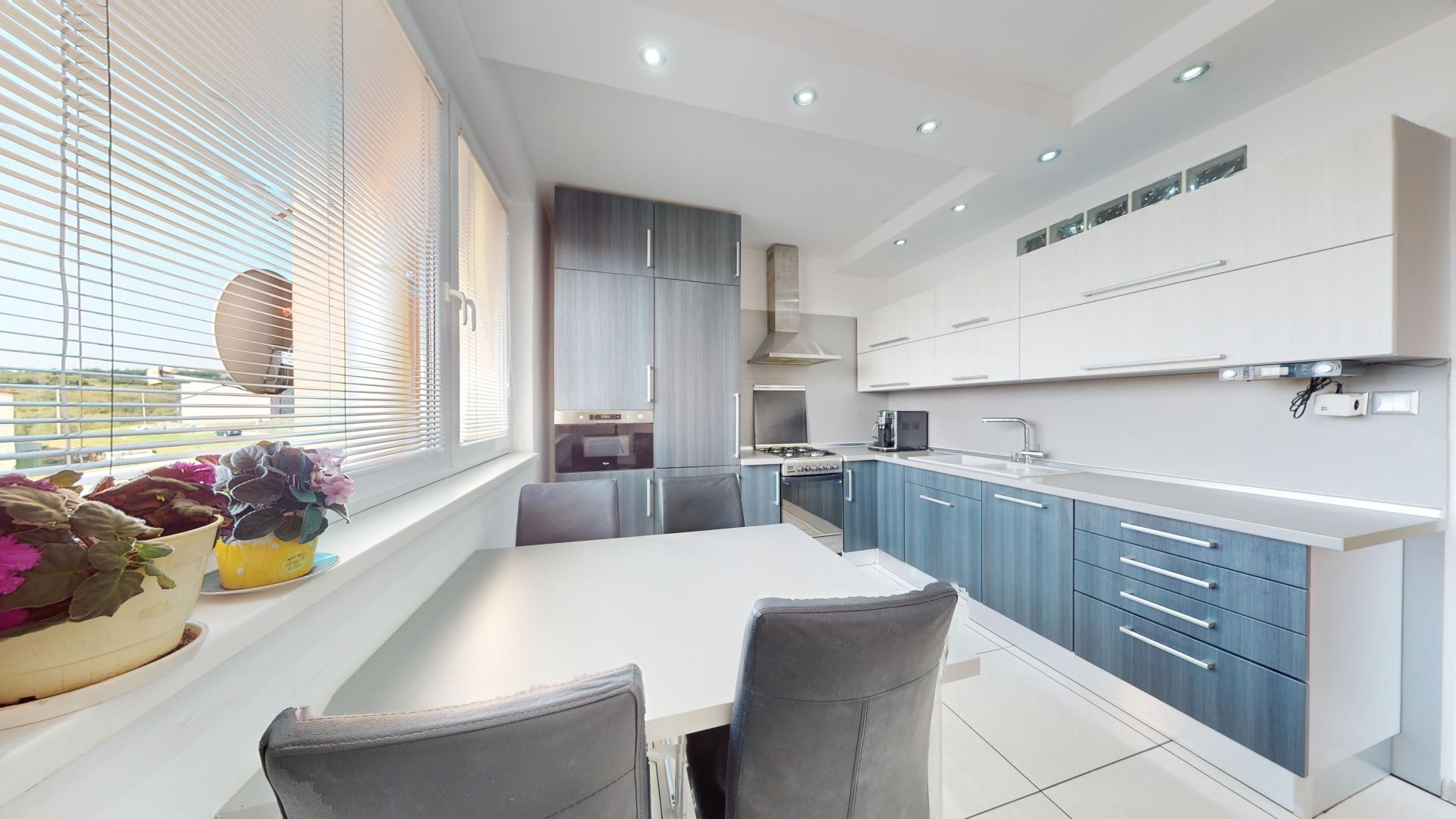 EXKLUZÍVNE 4i byt s balkónom, sídlisko Západ, Levoča