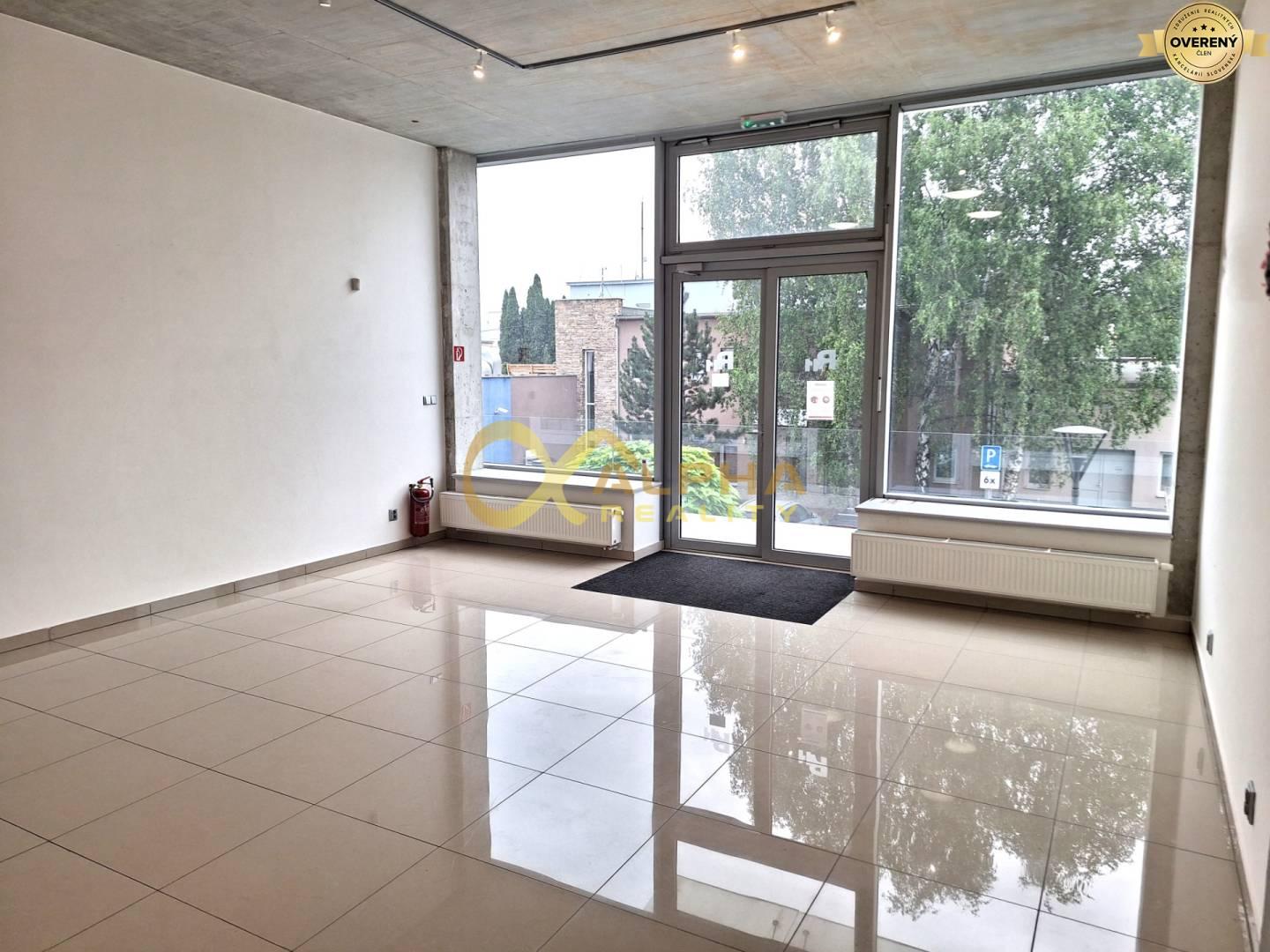 Prenájom kancelárske, obchodné priestory 57,25 m2, Spišská Nová Ves