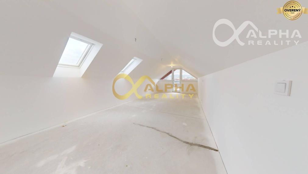 Exkluzívne 3i podkrovný byt s balkónom, 133m2, centrum, SNV
