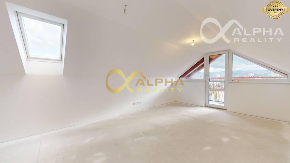 Exkluzívne 3i podkrovný byt s balkónom, 133m2, centrum, SNV