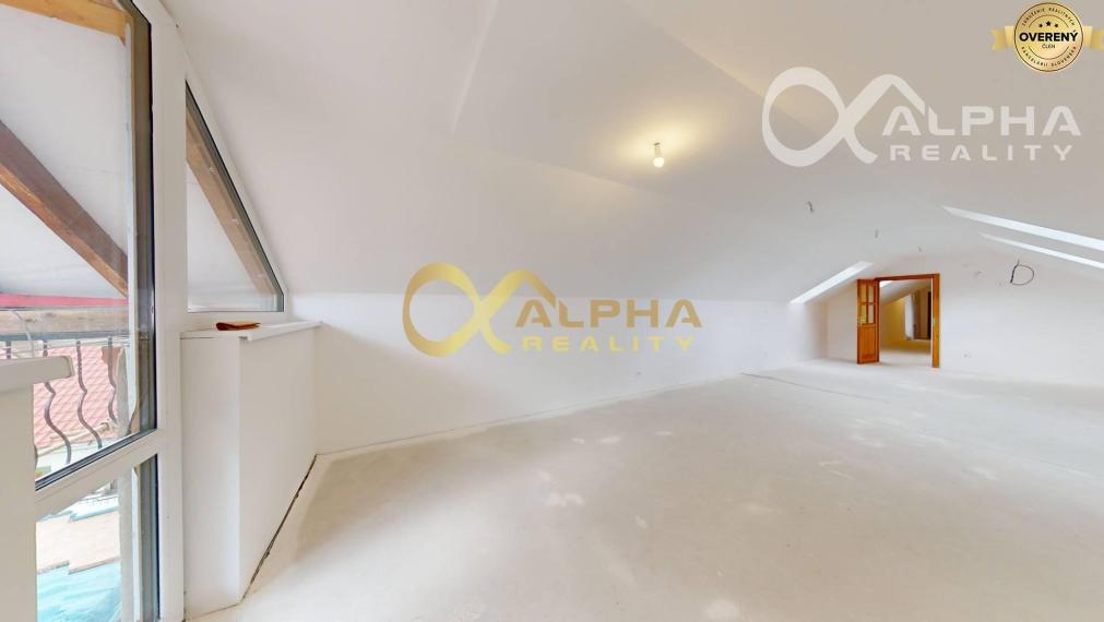 Exkluzívne 3i podkrovný byt s balkónom, 133m2, centrum, SNV