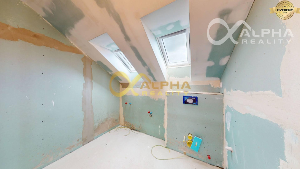 Exkluzívne 3i podkrovný byt s balkónom, 133m2, centrum, SNV