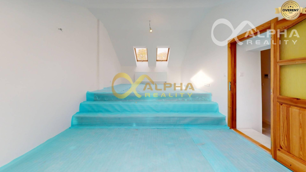 Exkluzívne 3i podkrovný byt s balkónom, 133m2, centrum, SNV