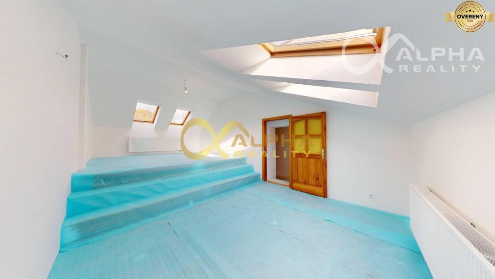 Exkluzívne 3i podkrovný byt s balkónom, 133m2, centrum, SNV