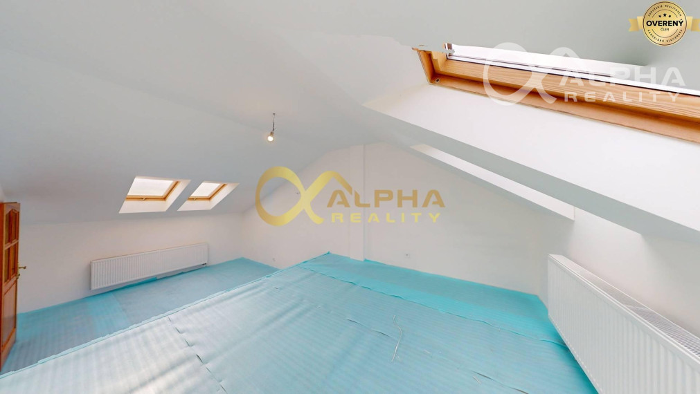 Exkluzívne 3i podkrovný byt s balkónom, 133m2, centrum, SNV