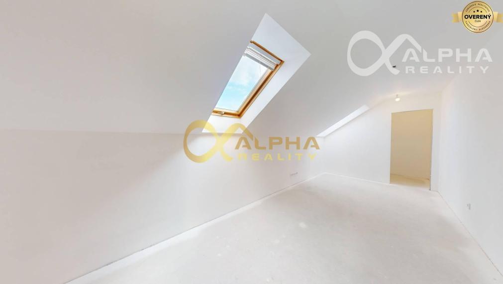 Exkluzívne 3i podkrovný byt s balkónom, 133m2, centrum, SNV