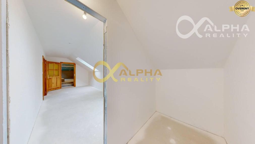 Exkluzívne 3i podkrovný byt s balkónom, 133m2, centrum, SNV