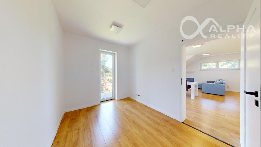 Prenájom 4i byt v rodinnom dome s parkovaním, Novoveská Huta