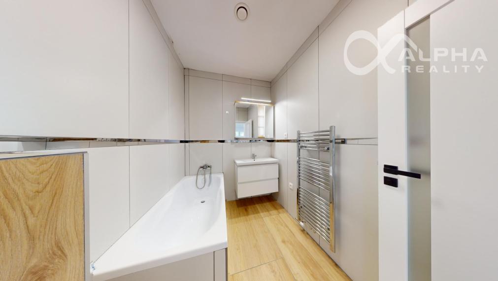 Prenájom 4i byt v rodinnom dome s parkovaním, Novoveská Huta