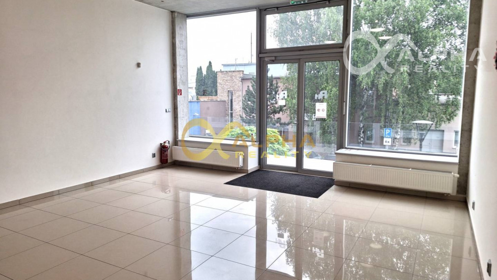 Prenájom kancelárske, obchodné priestory 57,25 m2, Spišská Nová Ves