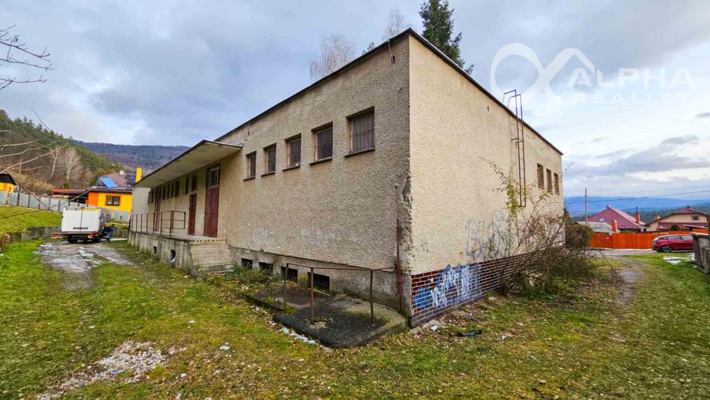 Budova s pozemkom, obec Helcmanovce, okres Gelnica