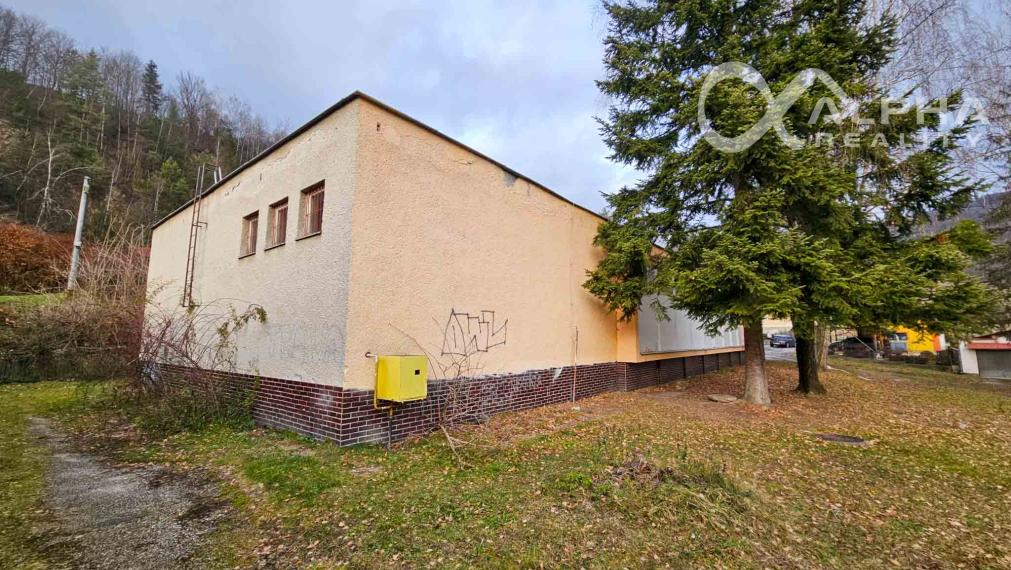 Budova s pozemkom, obec Helcmanovce, okres Gelnica