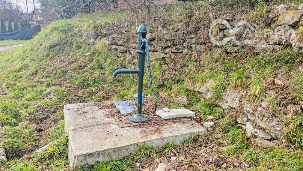 Budova s pozemkom, obec Helcmanovce, okres Gelnica