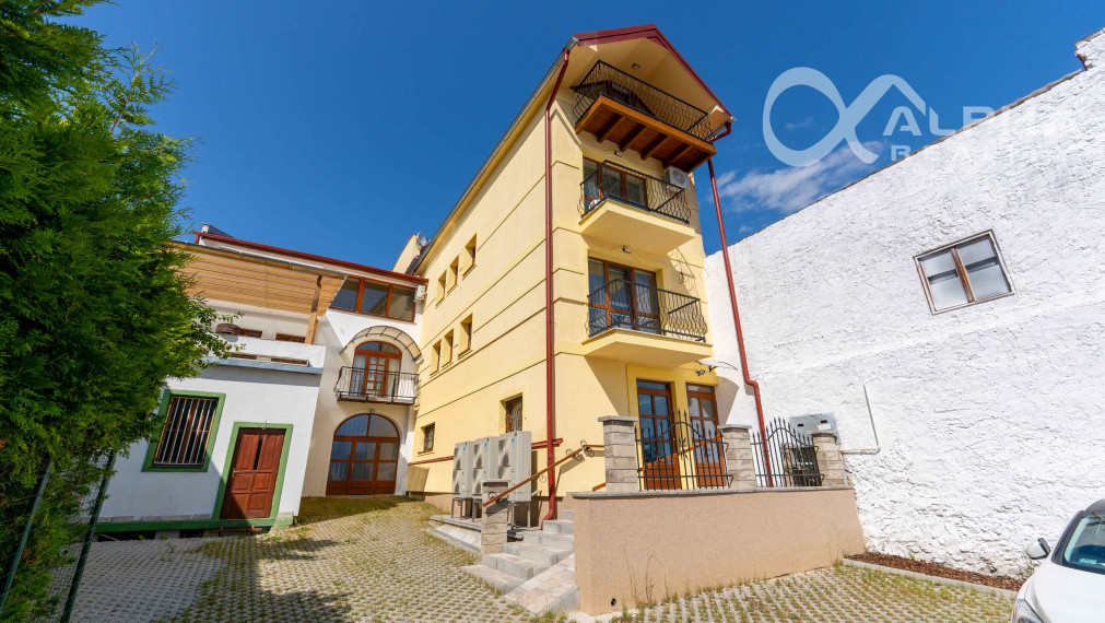 Exkluzívny 2 izbový byt s parkovaním, centrum, Spišská Nová Ves