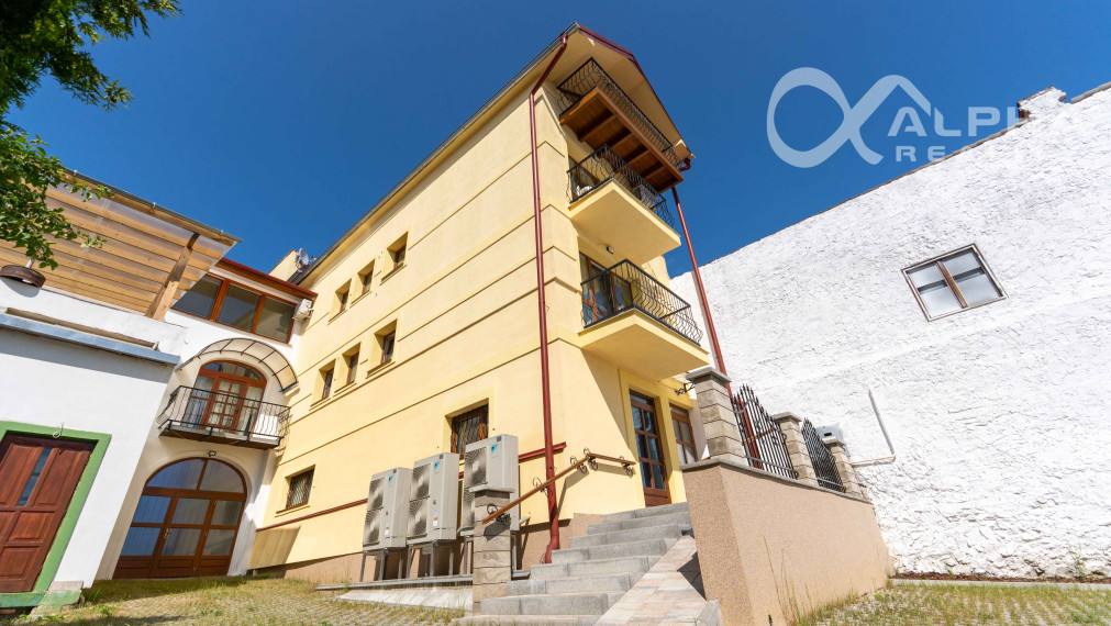 Exkluzívny 2 izbový byt s parkovaním, centrum, Spišská Nová Ves