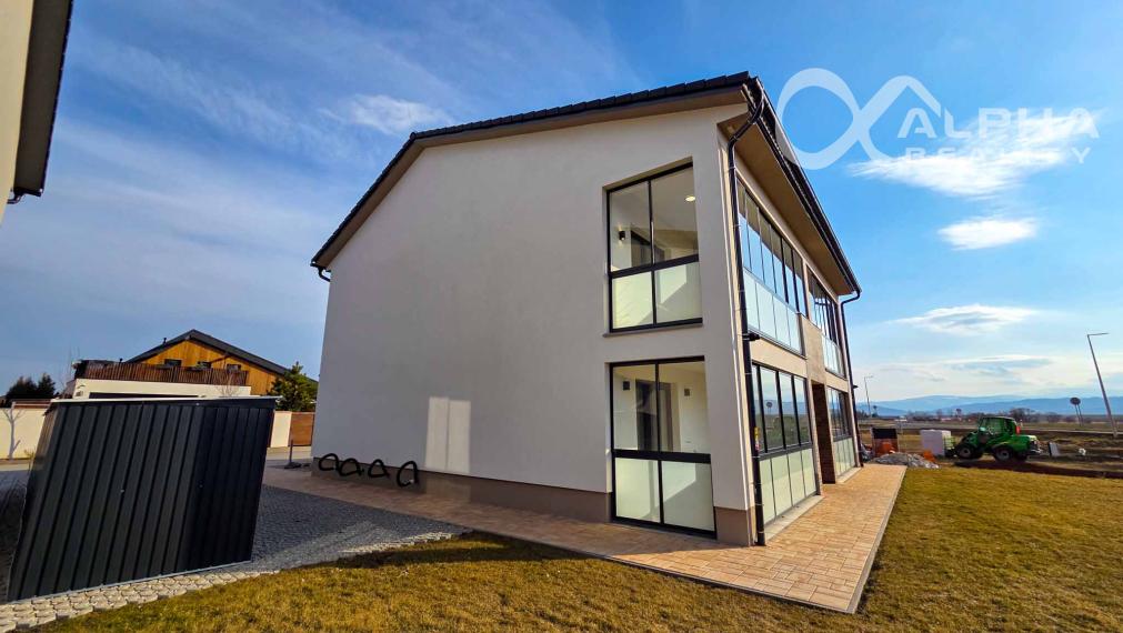 EXKLUZÍVNE 2i apartmán s terasou, parkovaním, Veľký Slavkov, okr. Poprad