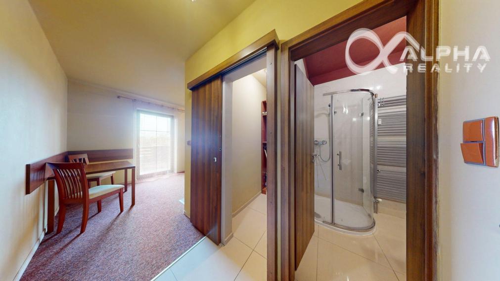 PRENÁJOM 2i apartmán s terasou, parkovaním, Veľká Lomnica