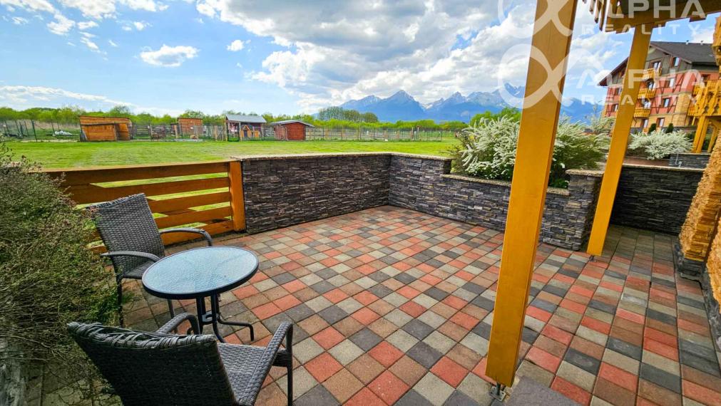 PRENÁJOM 2i apartmán s terasou, parkovaním, Veľká Lomnica