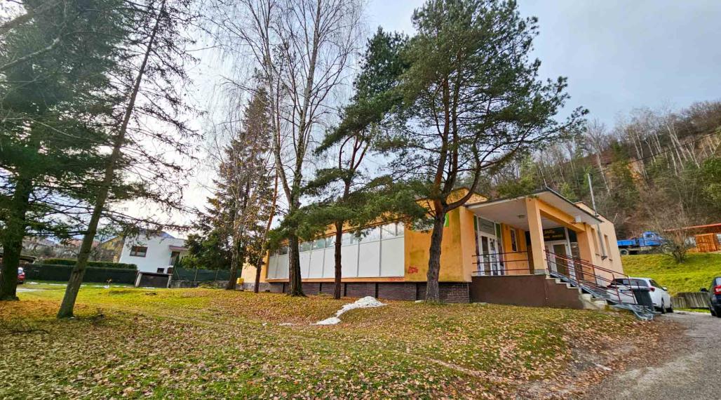 Budova s pozemkom, obec Helcmanovce, okres Gelnica