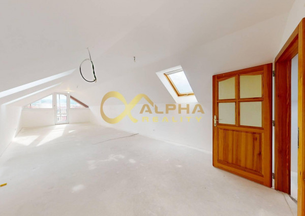Exkluzívne 3i podkrovný byt s balkónom, 133m2, centrum, SNV