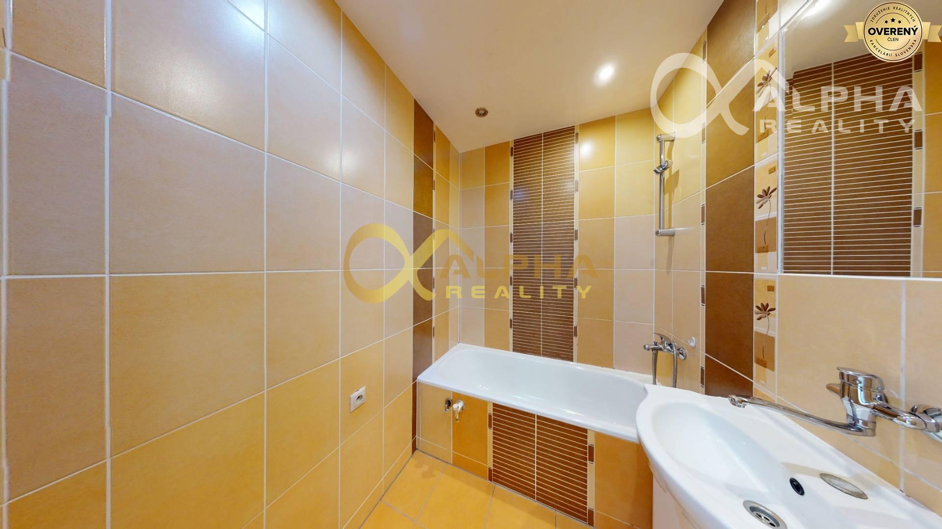 Exkluzívne: Prenájom 4 izbový byt s loggiou, sídl. Mier, Sp. Nová Ves