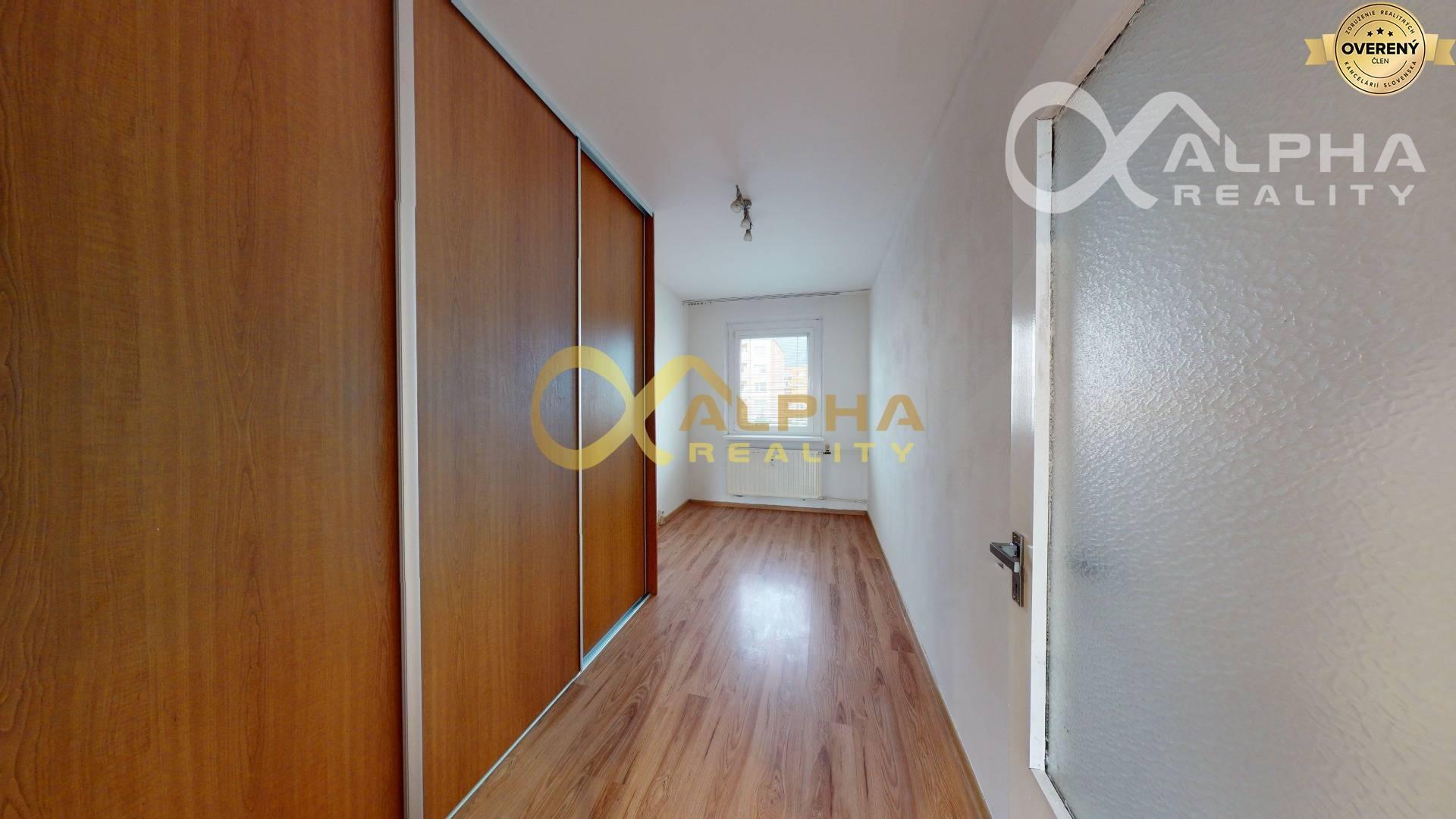 Exkluzívne: Prenájom 4 izbový byt s loggiou, sídl. Mier, Sp. Nová Ves