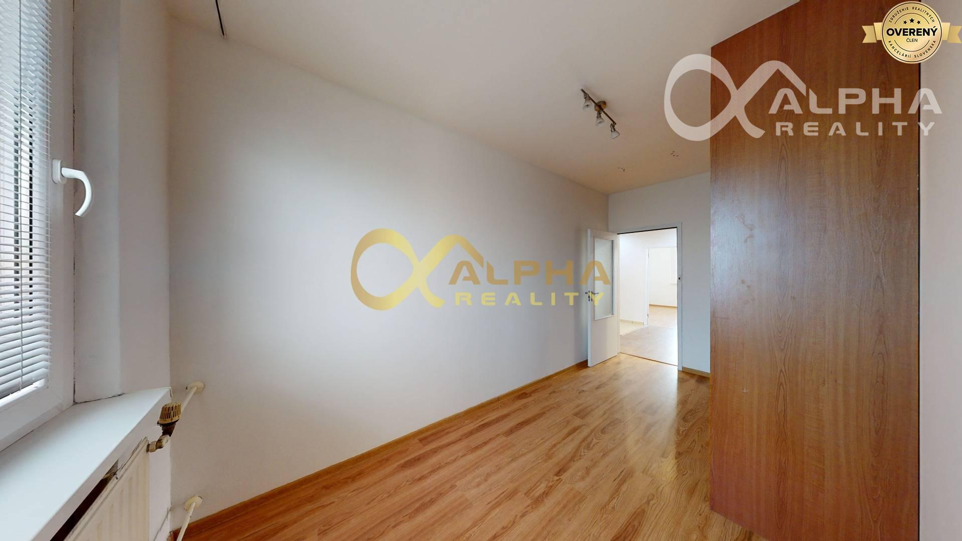 Exkluzívne: Prenájom 4 izbový byt s loggiou, sídl. Mier, Sp. Nová Ves