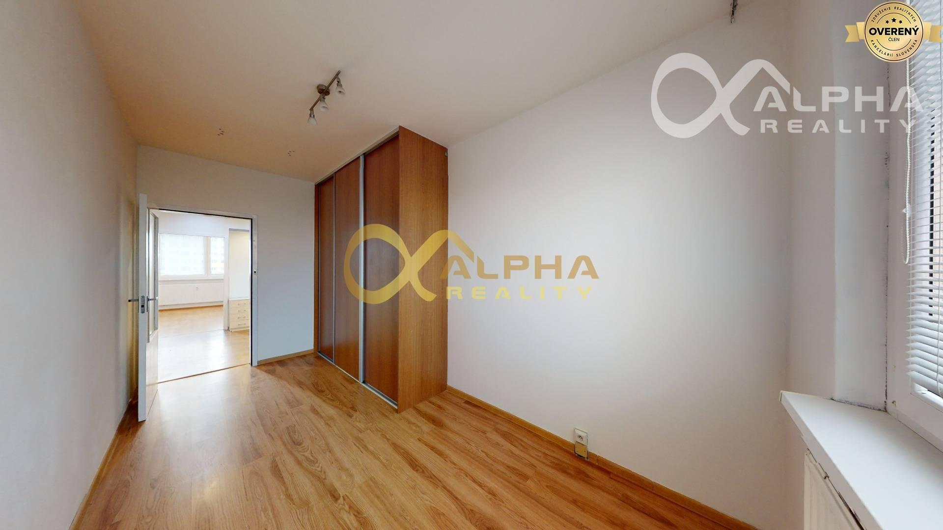 Exkluzívne: Prenájom 4 izbový byt s loggiou, sídl. Mier, Sp. Nová Ves