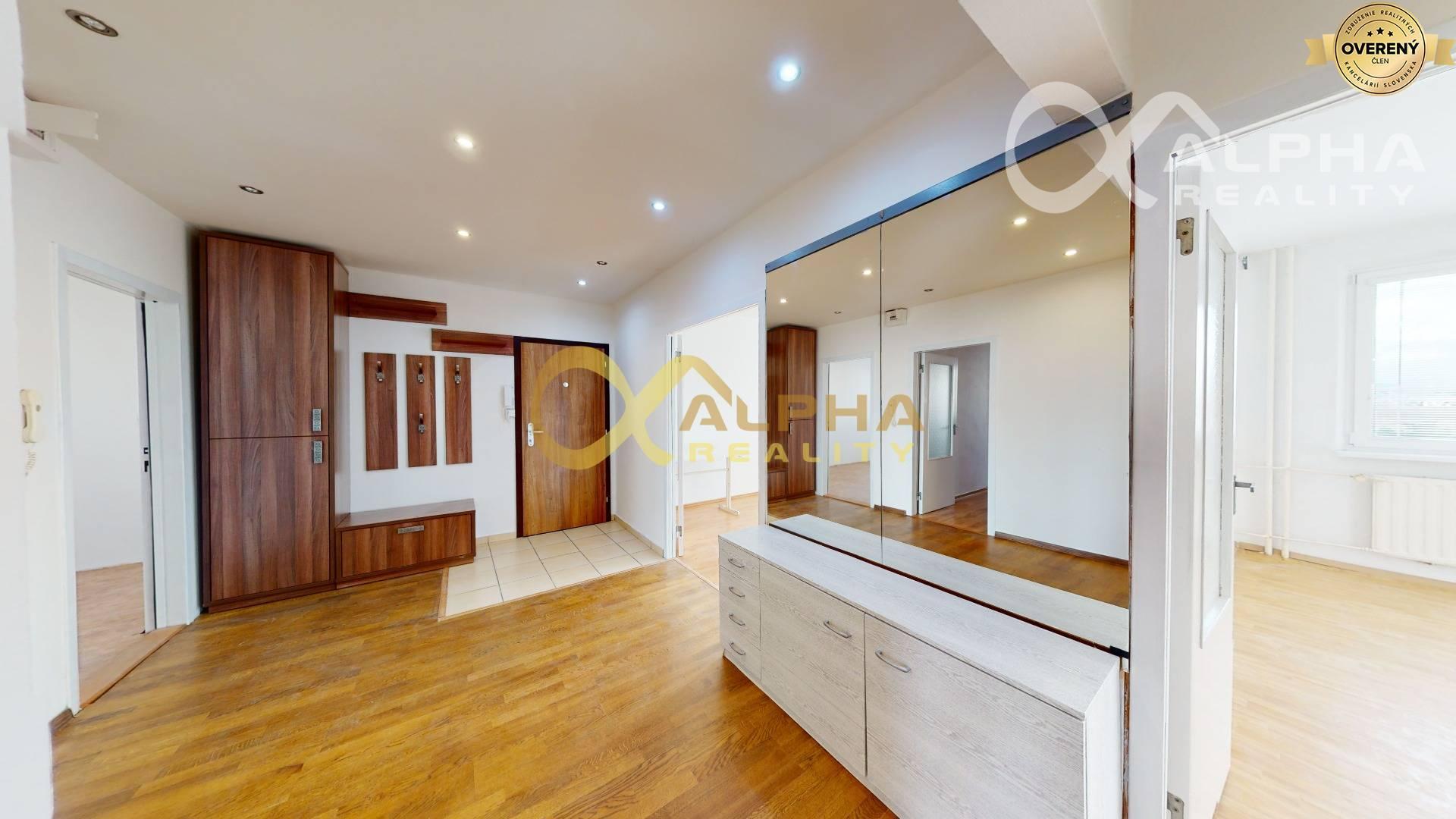 Exkluzívne: Prenájom 4 izbový byt s loggiou, sídl. Mier, Sp. Nová Ves