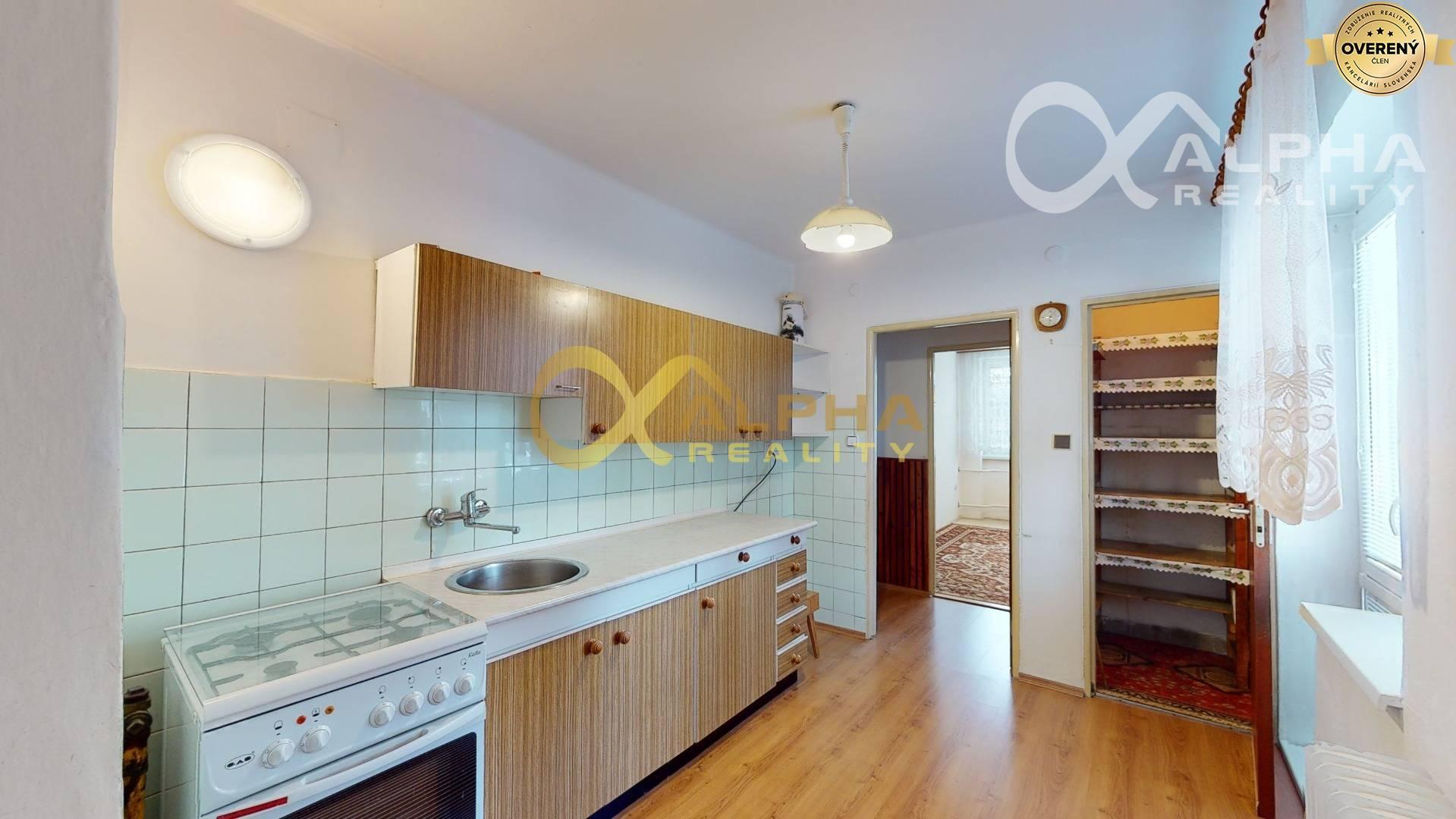 3 izbový byt s loggiou a balkónom, sídlisko Mier, Spišská Nová Ves