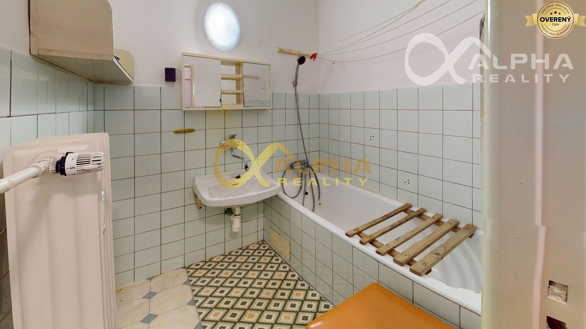 3 izbový byt s loggiou a balkónom, sídlisko Mier, Spišská Nová Ves