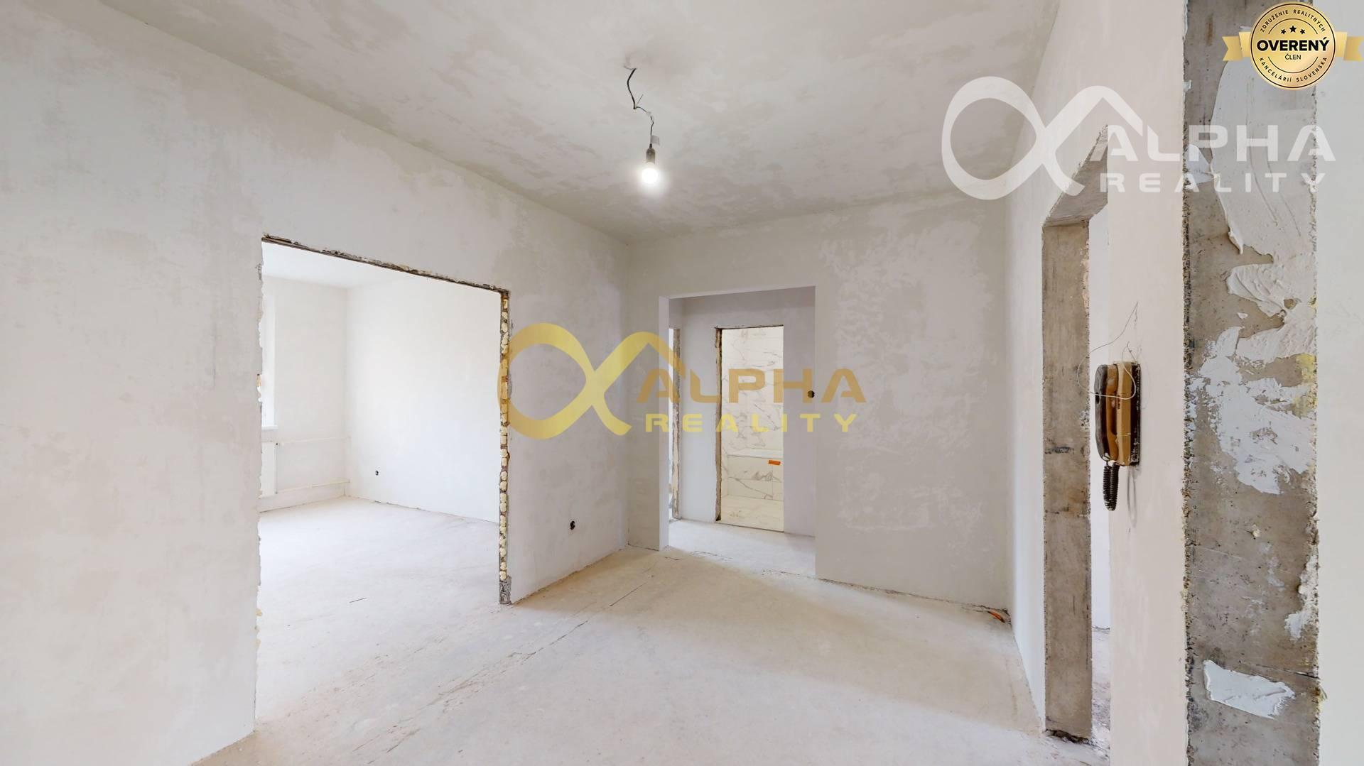 4 izbový holobyt s loggiou, sídlisko Mier, Spišská Nová Ves