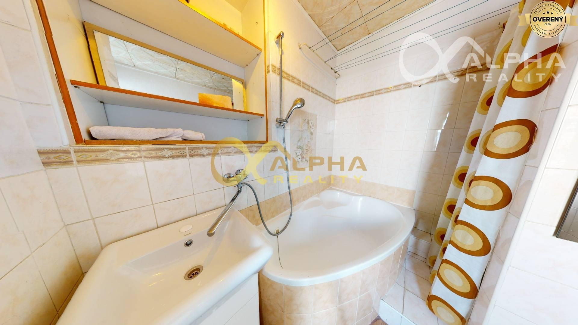 2 izbový byt s balkónom, centrum, Spišská Nová Ves