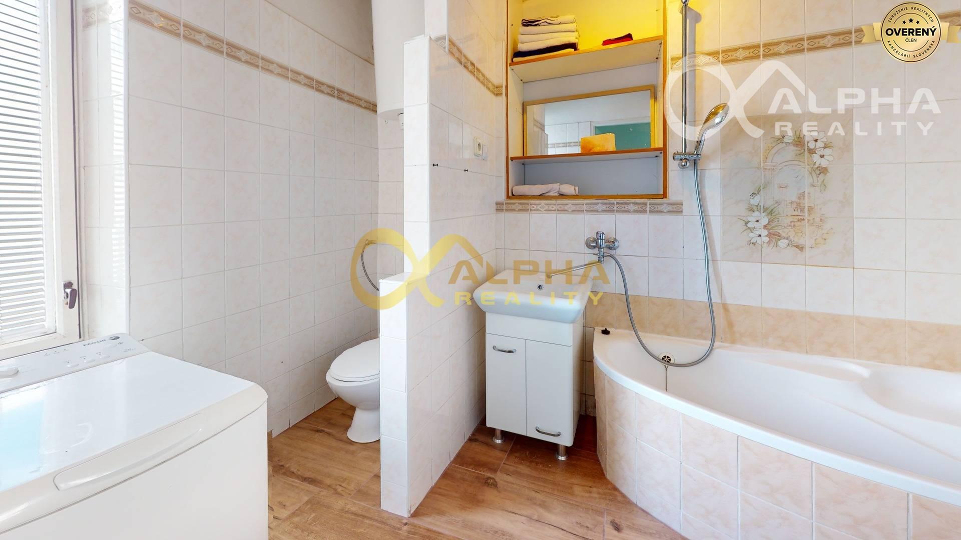 2 izbový byt s balkónom, centrum, Spišská Nová Ves