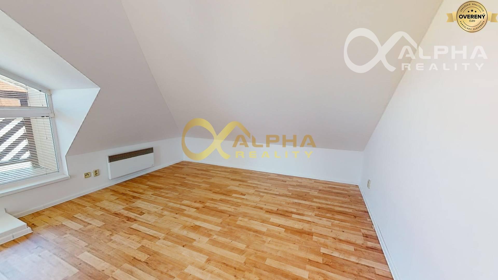 3 izbový podkrovný byt s loggiou, centrum, Spišská Nová Ves