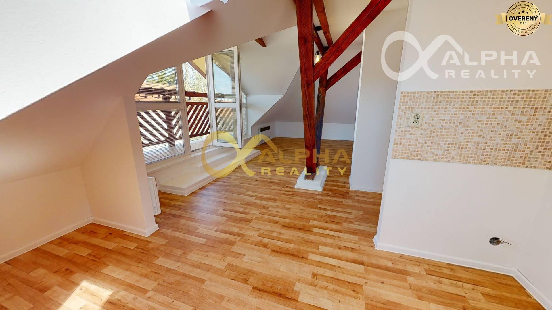 3 izbový podkrovný byt s loggiou, centrum, Spišská Nová Ves