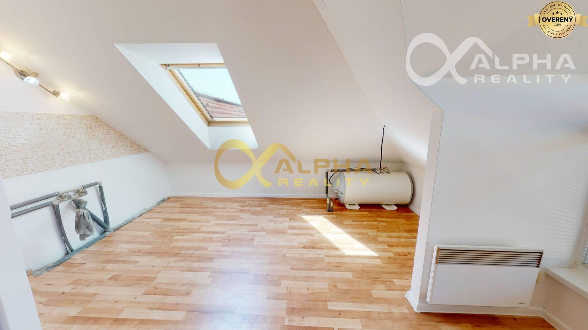 3 izbový podkrovný byt s loggiou, centrum, Spišská Nová Ves