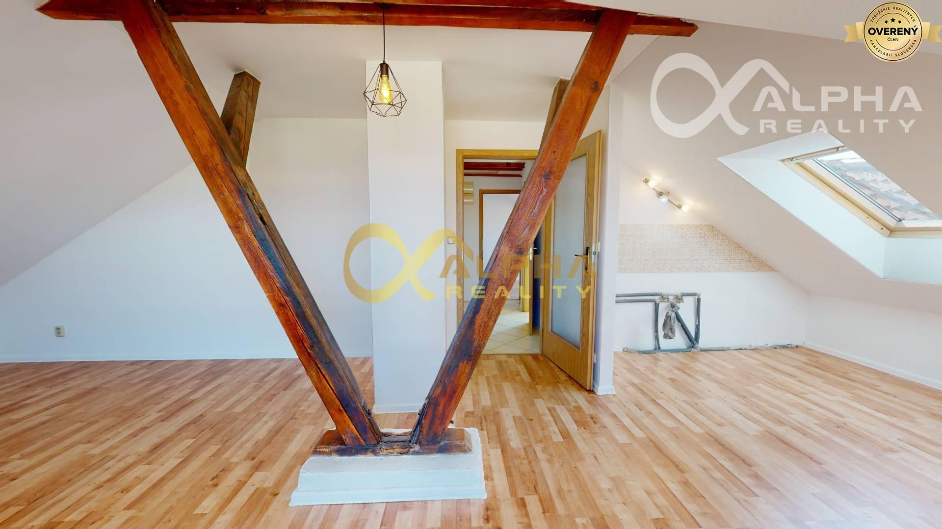 3 izbový podkrovný byt s loggiou, centrum, Spišská Nová Ves