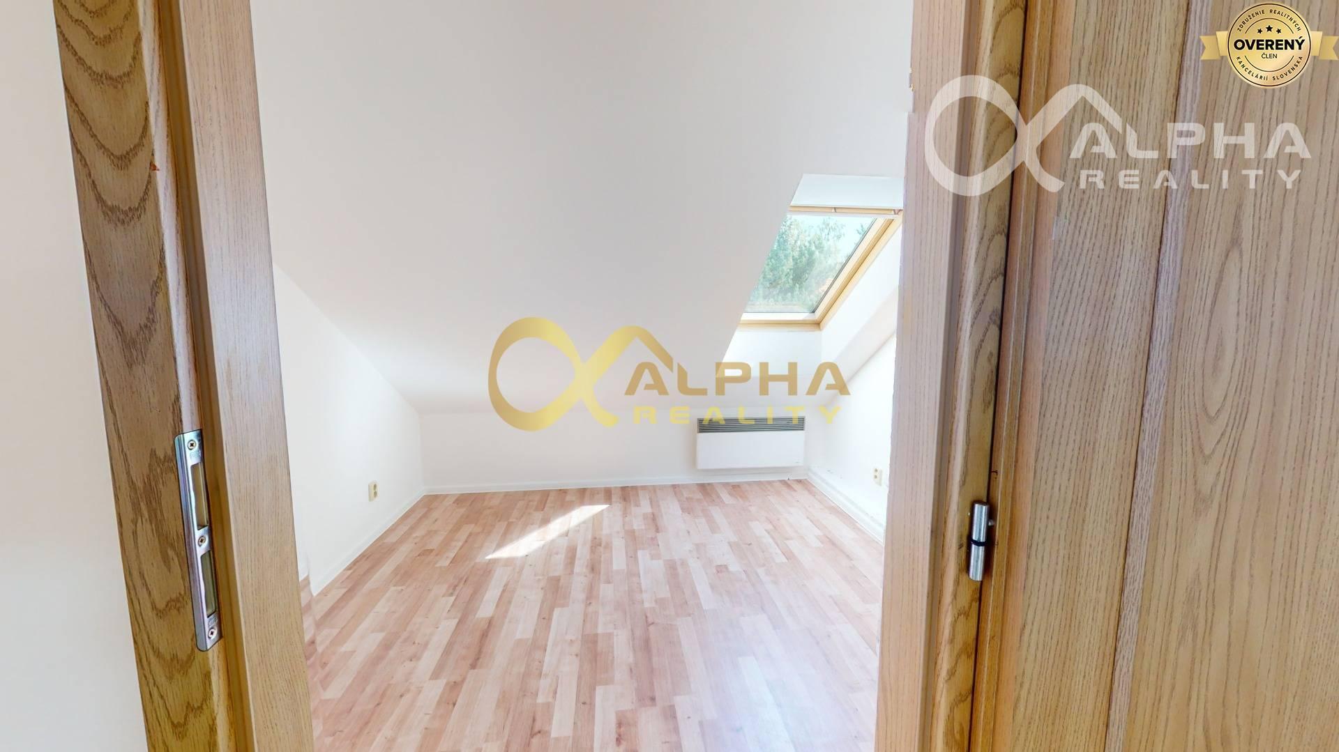 3 izbový podkrovný byt s loggiou, centrum, Spišská Nová Ves