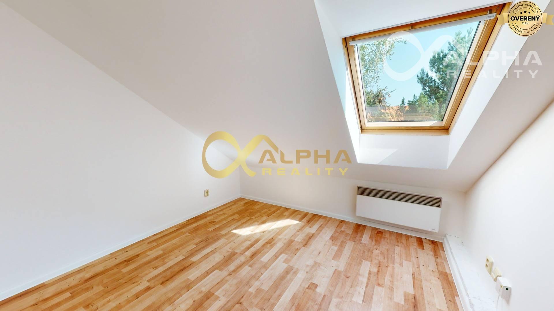 3 izbový podkrovný byt s loggiou, centrum, Spišská Nová Ves