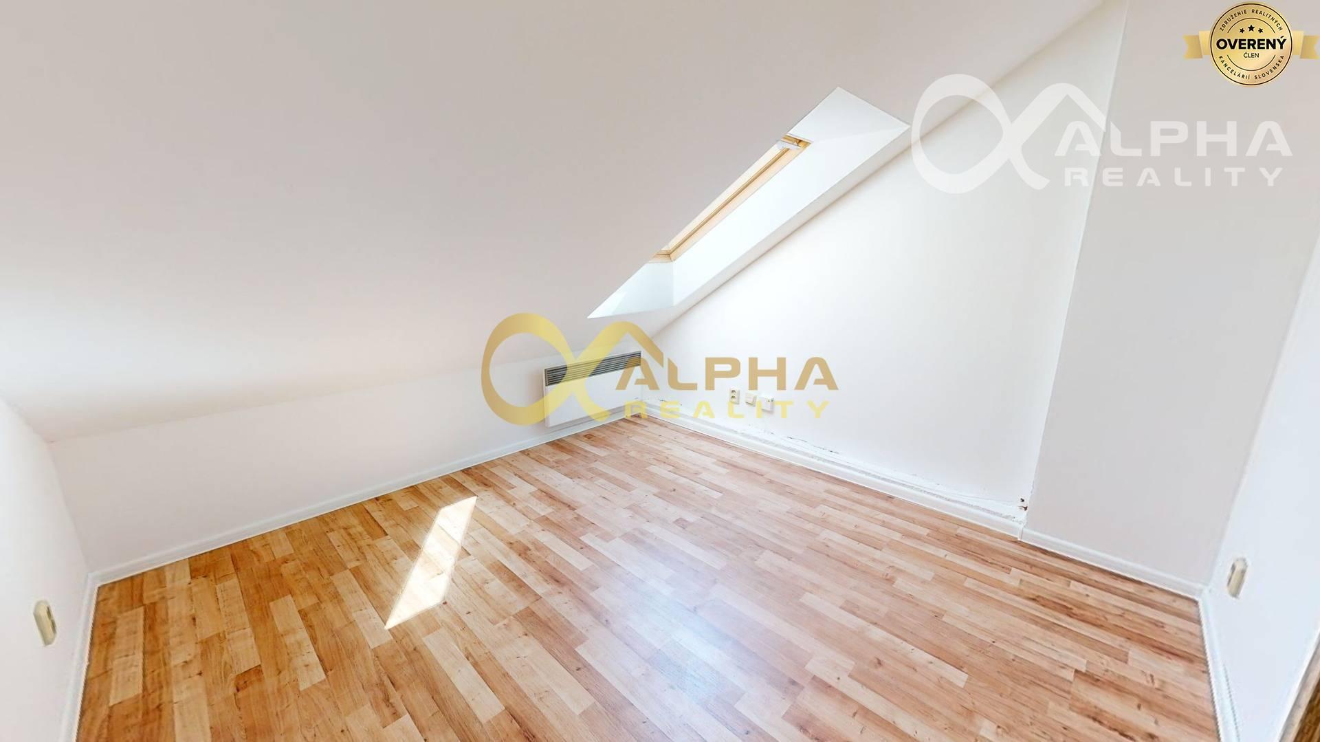 3 izbový podkrovný byt s loggiou, centrum, Spišská Nová Ves