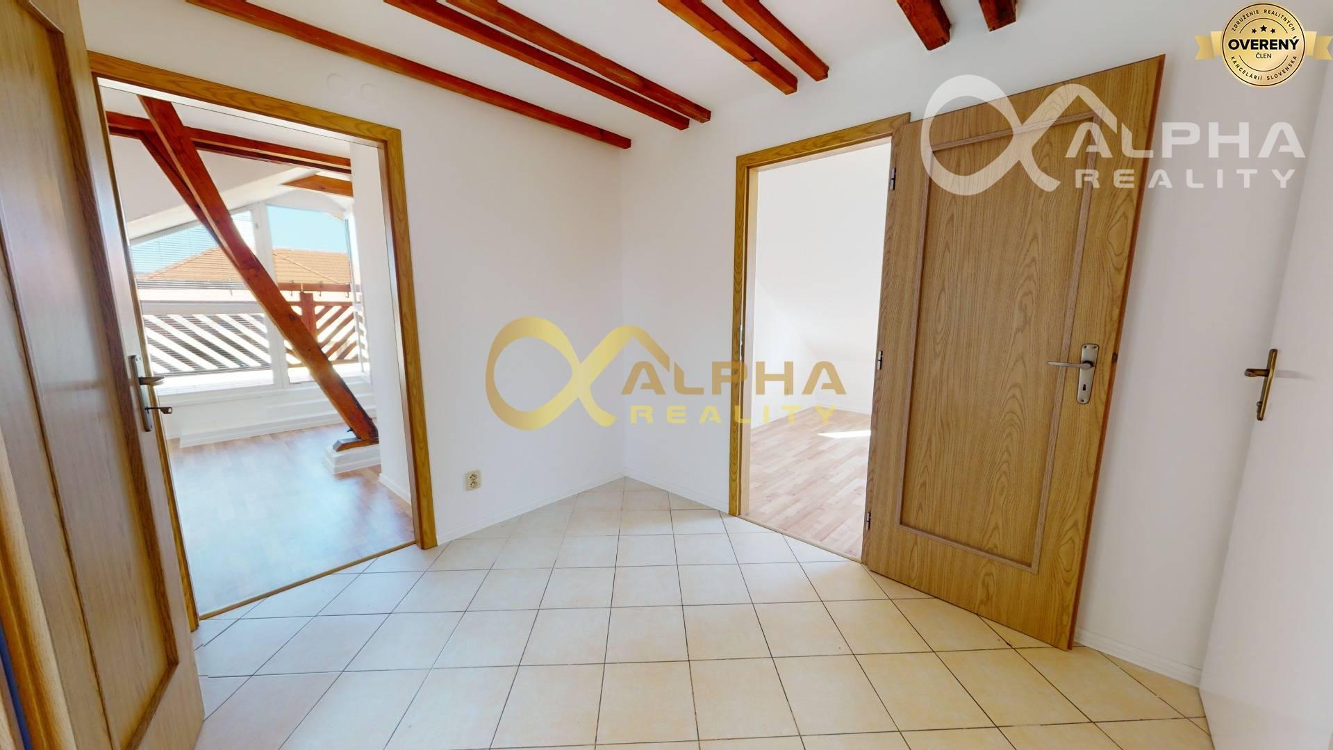 3 izbový podkrovný byt s loggiou, centrum, Spišská Nová Ves