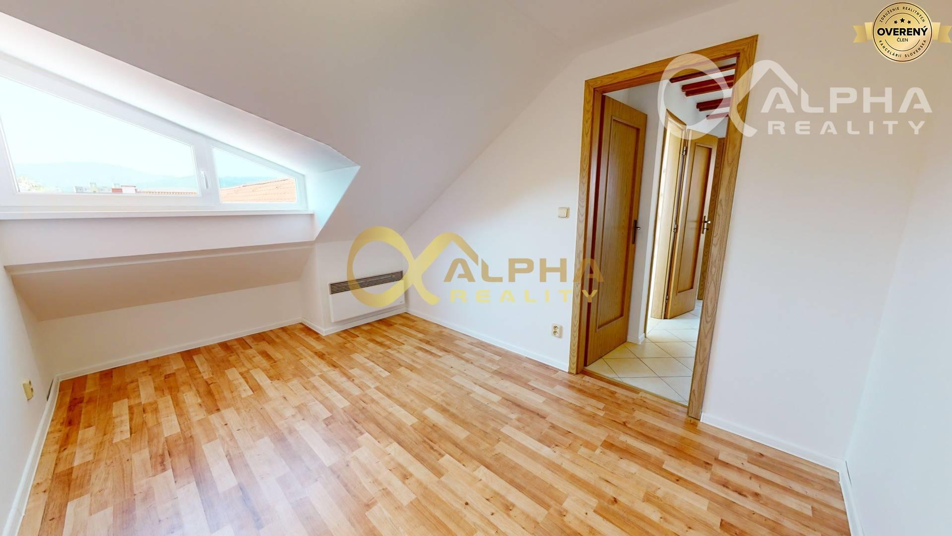 3 izbový podkrovný byt s loggiou, centrum, Spišská Nová Ves