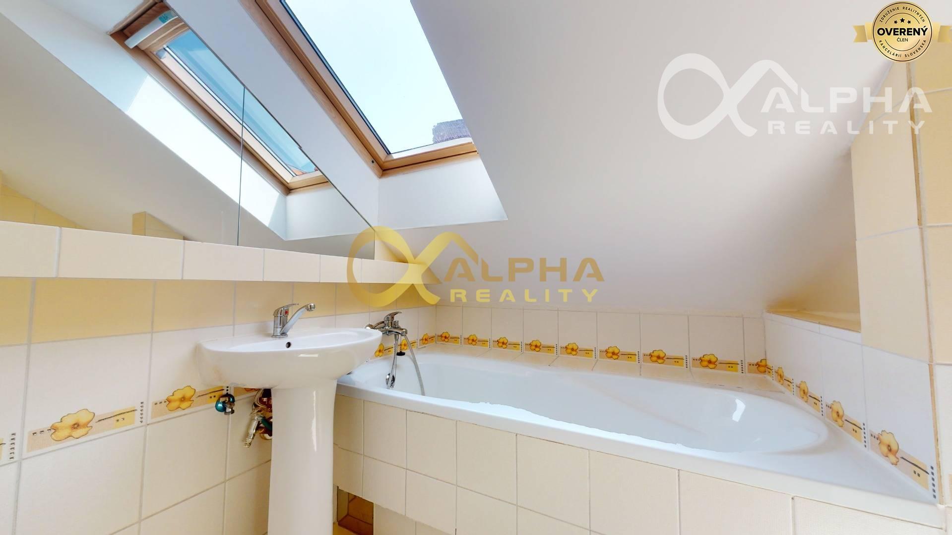 3 izbový podkrovný byt s loggiou, centrum, Spišská Nová Ves