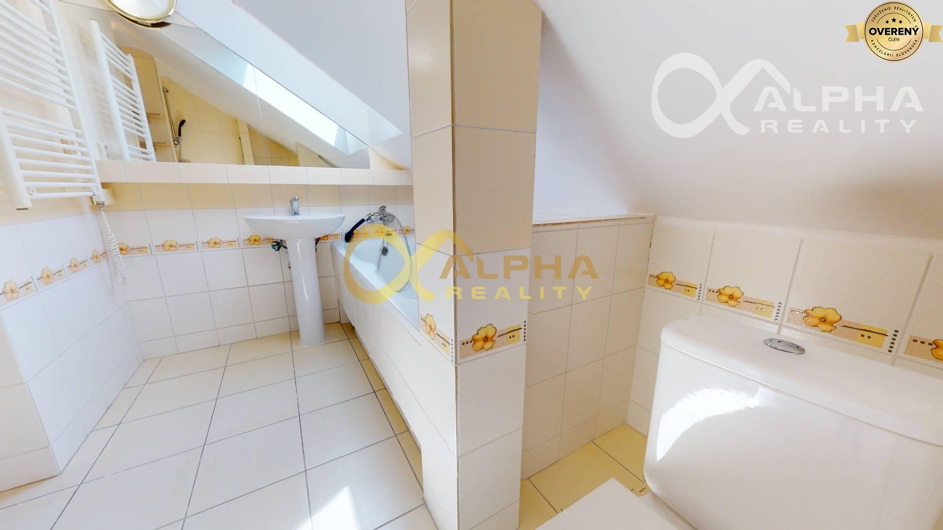 3 izbový podkrovný byt s loggiou, centrum, Spišská Nová Ves