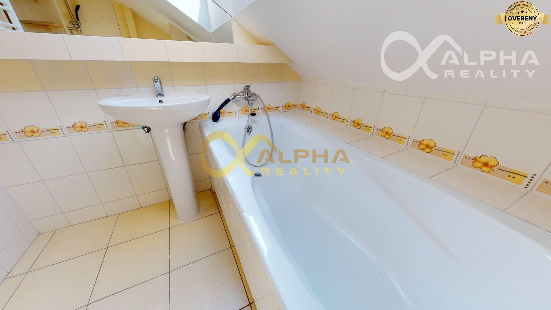 3 izbový podkrovný byt s loggiou, centrum, Spišská Nová Ves